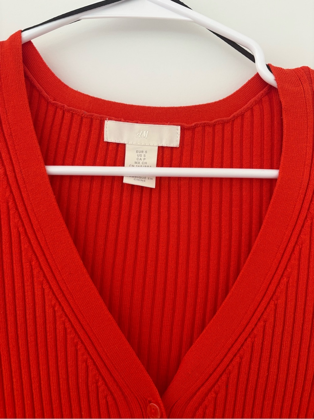 H&M Red Ribbed V-Neck Button-Up Cardigan - Picture 2 of 2